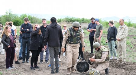 Xarici səyyahlar Cəbrayılda minatəmizləmə əməliyyatları barədə məlumatlandırıldı – FOTO 