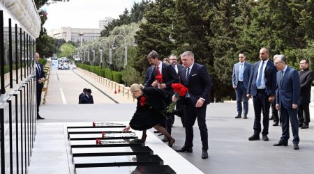 Slovakiyanın Baş naziri Şəhidlər xiyabanını ziyarət etdi - FOTO