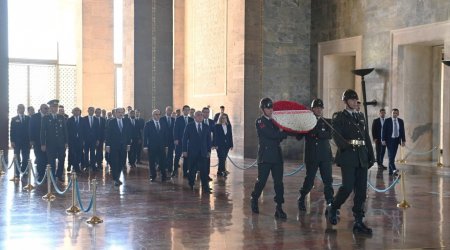 Əli Əsədov Ankarada Atatürkün məqbərəsini ziyarət etdi - FOTO