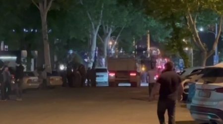 İrəvanda “KamAZ” etirazçıların üzərinə sürülüb, insident yaşanıb - VİDEO 