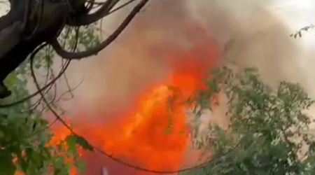 Rusiyada azərbaycanlılara məxsus restoran yanır - VİDEO