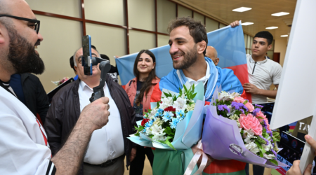 Dünya çempionu Hidayət Heydərov Vətənə döndü - FOTO