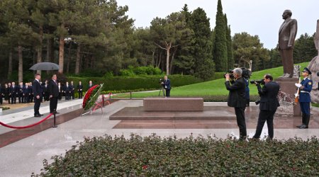 Tacikistan Prezidenti Ulu Öndərin məzarını ZİYARƏT EDİB - FOTO