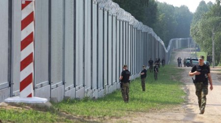 Polşa Belarusla sərhəddə hərbçilərin sayını ARTIRACAQ 