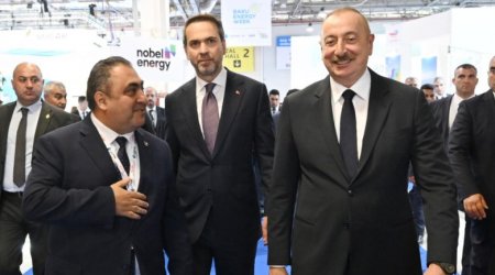 Prezident İlham Əliyevə “Caspian Energy” jurnalı təqdim edilib