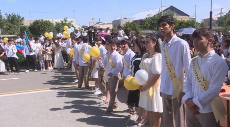 Gəncənin 45 məktəbində “SON ZƏNG” çalınıb - FOTO