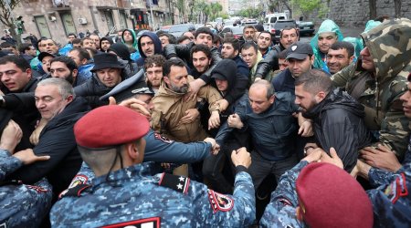 Ermənistan parlamentinin binasında baş verən insidentə görə daha 5 nəfər SAXLANILIB