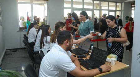 Bu gün 9 min müəllim sertifikasiya imtahanı VERİR - FOTO