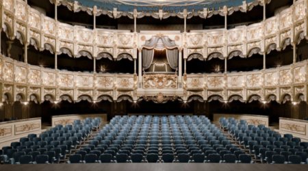 Teatrla cəmiyyət arasında UÇURUM – Gənclərin tamaşalara marağı niyə AZDIR?