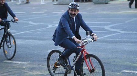 Paşinyan velosipedi “işıq” adlandırdı - VİDEO