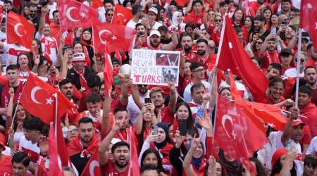 Berlin küçələrində türkiyəli azarkeşlərdən 