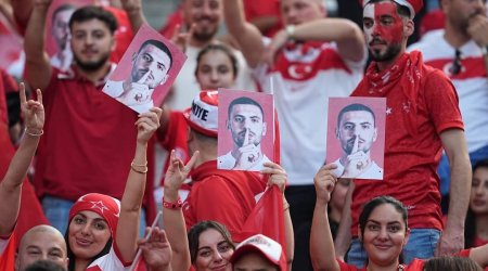 Berlin stadionunda türk azarkeşlərdən kütləvi “bozqurd” NÜMAYİŞİ - FOTO