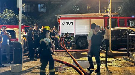 Bakıdakı yanğında 60 nəfər təxliyə olundu: 24-ü uşaqdır - VİDEO