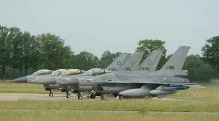 Ukraynaya  F-16 tədarükü LƏNGİYİR - Təlimatçılar arasında dil baryeri 