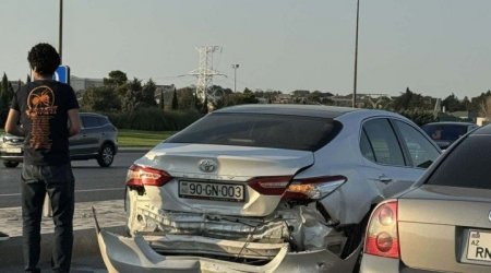 Prospektdə qəza oldu, sıxlıq yarandı - FOTO