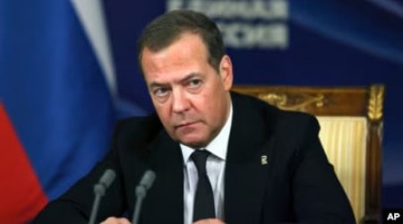 Dmitri Medvedev Makrona “Fransadan rədd ol!” dedi - VİDEO