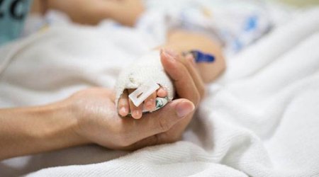 Xudatda DƏHŞƏT: Ana 7 yaşlı qızını xəstəxanalıq edib