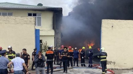 Bakıdakı güclü yanğında avtomobillər də yandı – VİDEO