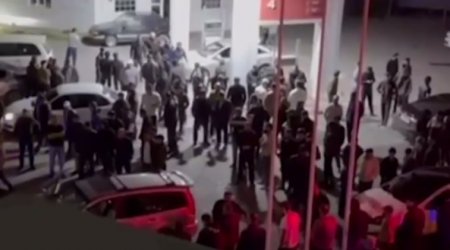 Rusiyada polis maşını ATƏŞƏ TUTULDU – Ölənlər var – VİDEO