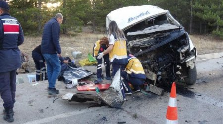 Türkiyədə mikroavtobus aşdı - 2 ölü, 13 yaralı var