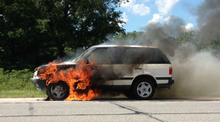 Bakıda &ldquo;Range Rover&rdquo; yandı
