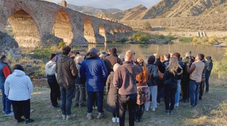 Dünya səyyahlarının Xudafərin körpüsünə səfəri başladı