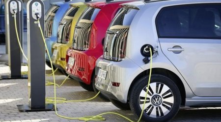 Elektromobillərlə bağlı MÜƏMMA – Batareyaların maşının altında olması yanğın RİSKİNİ ARTIRIR?