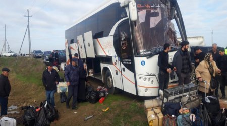 Naxçıvandan Bakıya gələn avtobus QƏZAYA DÜŞDÜ: Xəsarət alanlar var - FOTO