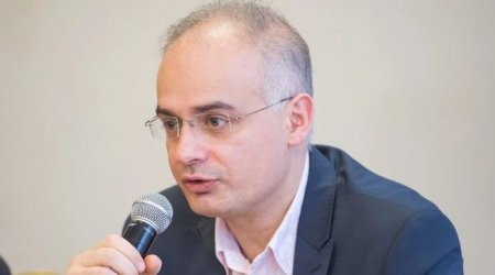 Levon Zurabyan Paşinyanı bacarıqsız bloger adlandırdı