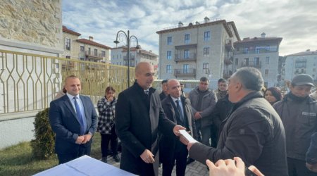 Növbəti köç karvanı Şuşa şəhərinə çatdı, ailələrə evlərinin açarları təqdim olundu – YENİLƏNİB/FOTO