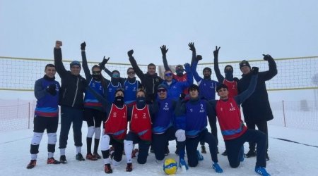 Azərbaycanda ilk dəfə qarda voleybol oyunu KEÇİRİLDİ