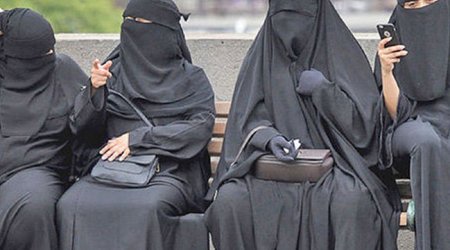 Bu ölkədə çadra və niqab geyinmək bu gündən qadağandır