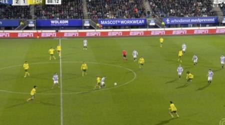 Niderland futbolunda biabırçılıq: 12 nəfərlə oynadılar