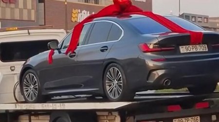 Bakıda qıza "Sevgililər günü"ndə “BMW” hədiyyə etdilər – VİDEO