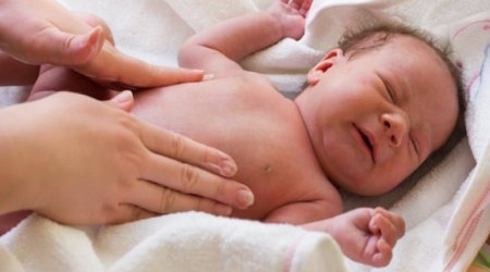 Dünyada İLK: Donor bətndən uşaq doğuldu