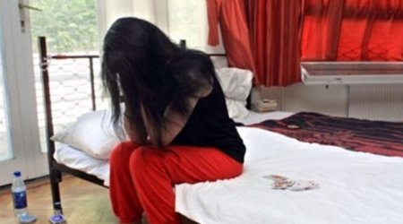 Sevgilisini yataqdakı fotoları ilə şantaj etdi - DETALLAR