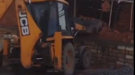 İcra hakimiyyəti vətəndaşın evini sökdürdü - VİDEO