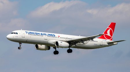 İstanbuldan Tbilisiyə uçan təyyarə Bakı aeroportuna məcburi ENİŞ ETDİ