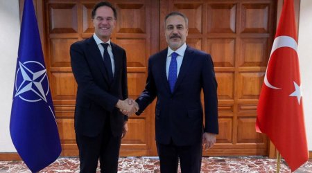 Fidan Rutte ilə Rusiya-Ukrayna münaqişəsinin həllini müzakirə etdi