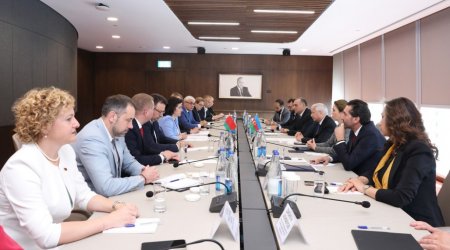 Belarusla iqtisadi əməkdaşlığın genişləndirilməsi məsələləri müzakirə edildi