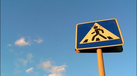 20 yaşlı sürücü "Mercedes"lə piyadanı vurub öldürdü