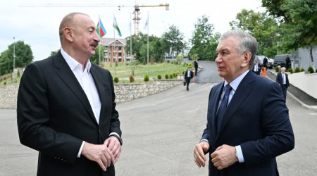 İlham Əliyev və Şavkat Mirziyoyev Xankəndidəki “Businesstex JV” tikiş fabrikində - FOTO/VİDEO