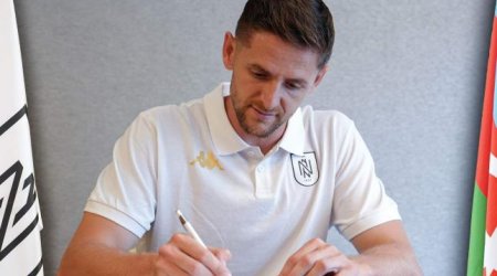 "Neftçi" qapıçı transferini RƏSMİLƏŞDİRDİ