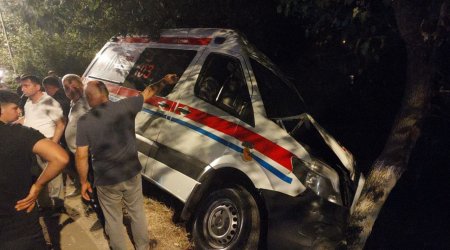 Lənkəranda təcili yardım maşını qəzaya düşdü - FOTO