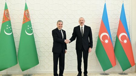 İlham Əliyev Qurbanqulu Berdiməhəmmədova zəng etdi