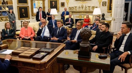 Financal Times: “Avropa liderləri Trampa yaltaqlıq etməyi seçdilər”