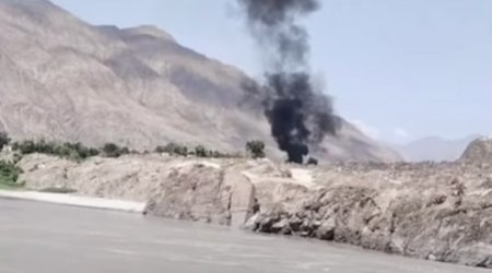 Pakistanda helikopter qəzaya düşdü: 5 ölü var - VİDEO