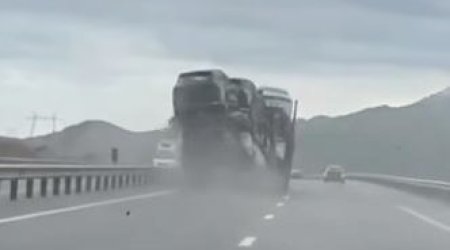 Dağıstanda avtofurqonun təkəri partladı, qəzadan çətinliklə qurtuldu– ANBAAN VİDEO