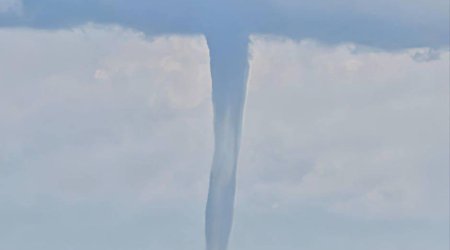 Xəzər dənizində tornado göründü - VİDEO