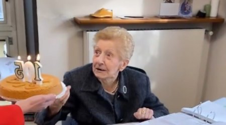 105 yaşlı qadın ad gününü iş yerində qeyd etdi – VİDEO